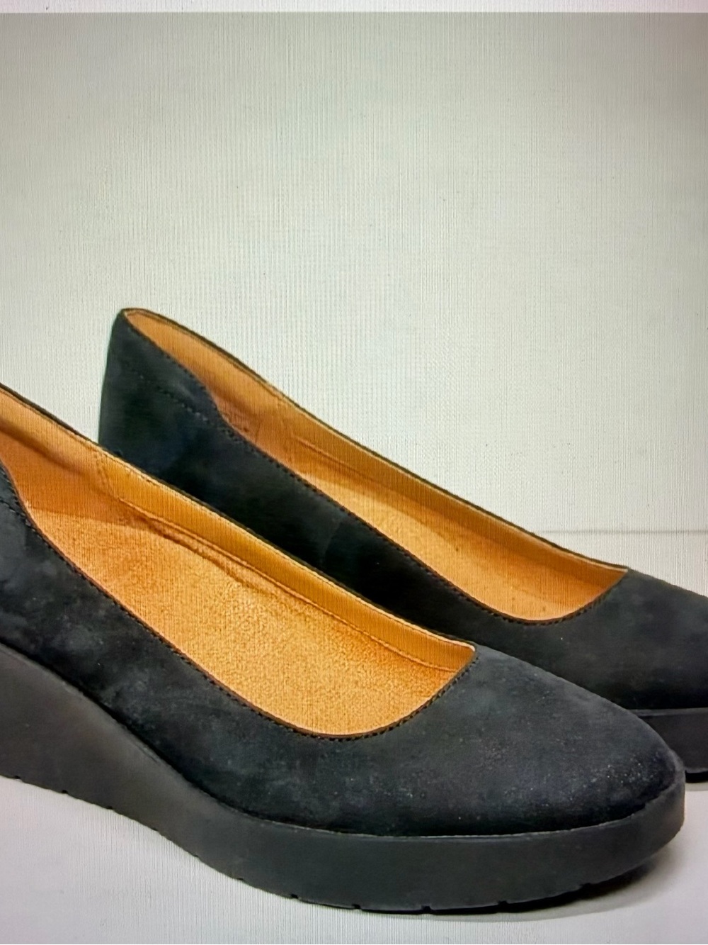 Vionic Sereno Black Suede Leather Wedge Pumps size 7 / EU 37